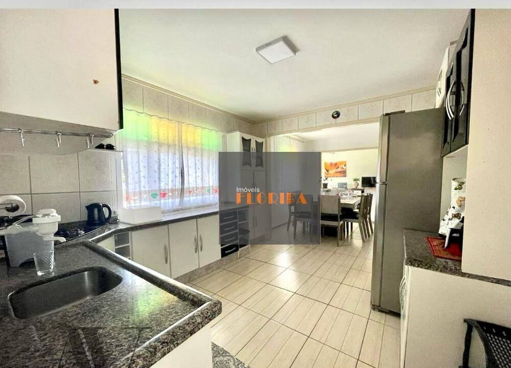 Casa, 4 quartos, 144 m² - Foto 1