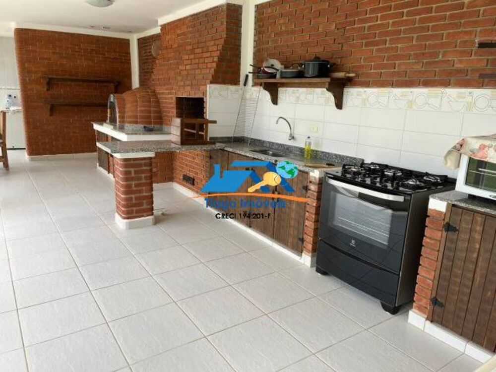 Casa à venda com 5 quartos, 1640m² - Foto 2