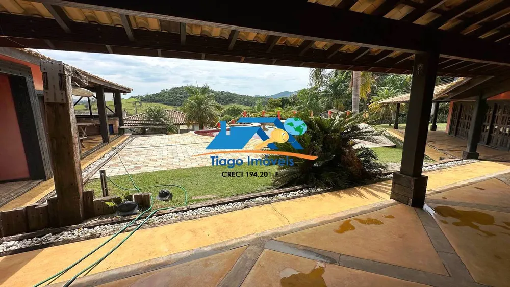 Chácara, 4 quartos, 1620 m² - Foto 1