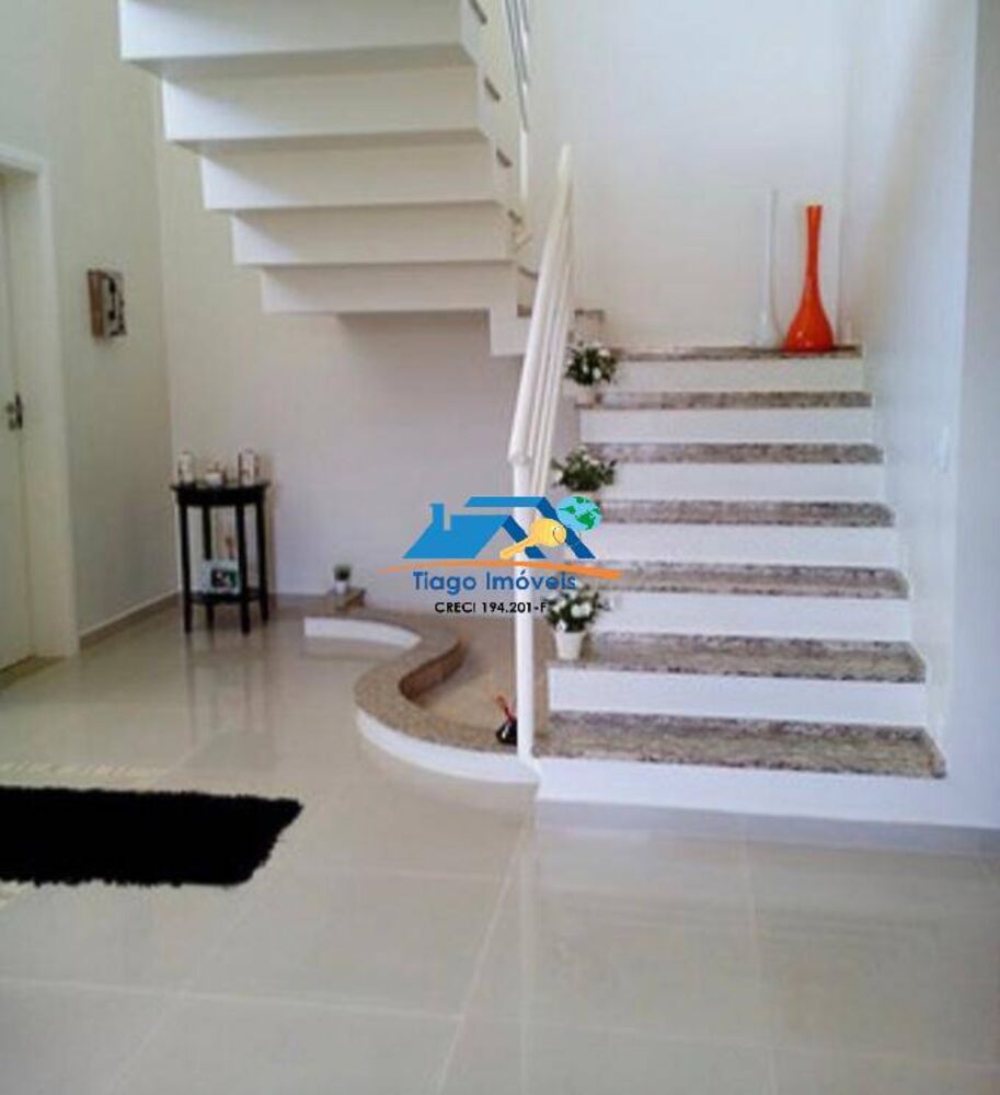 Casa à venda com 3 quartos, 1000m² - Foto 1