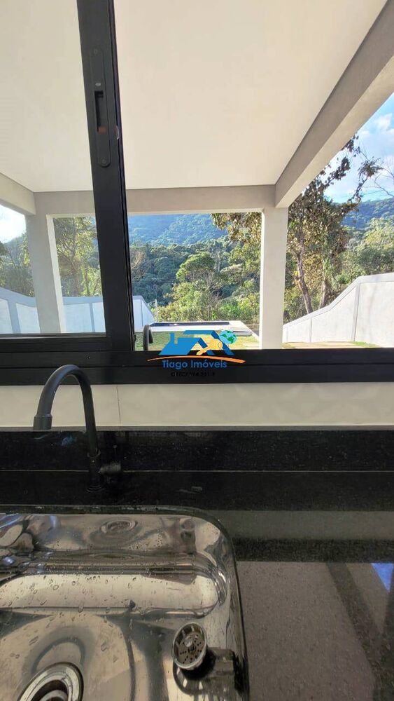 Casa à venda com 3 quartos, 400m² - Foto 1