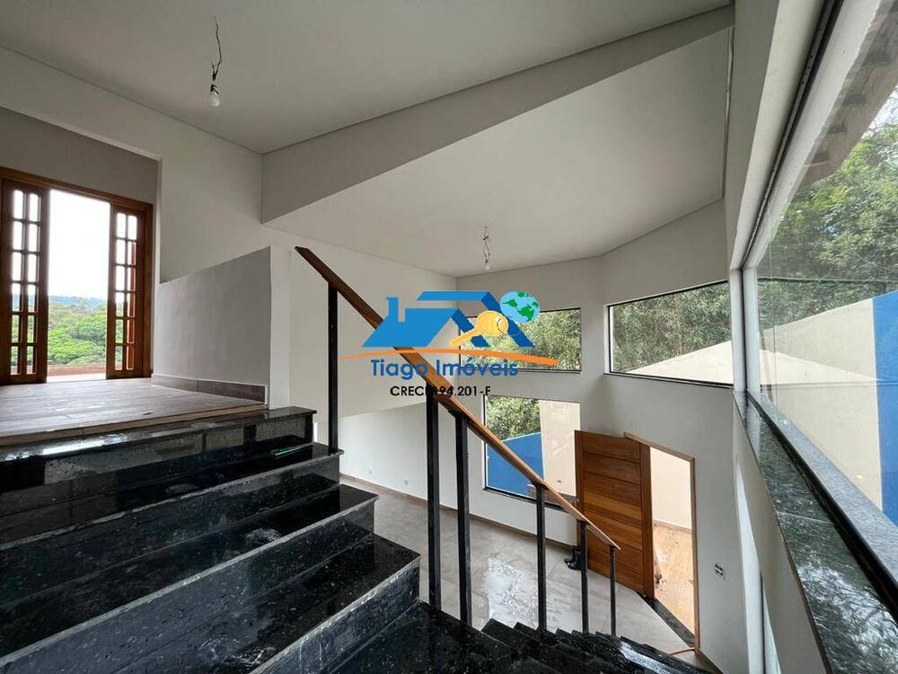 Casa à venda com 4 quartos, 1000m² - Foto 2