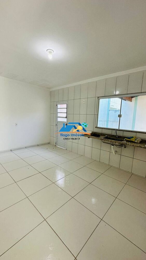 Casa à venda com 3 quartos, 250m² - Foto 1