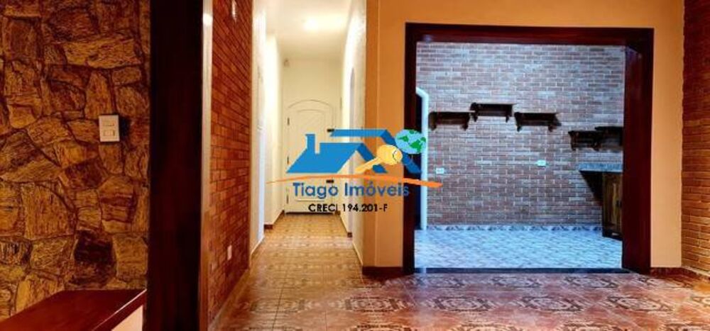 Casa à venda com 3 quartos, 800m² - Foto 2