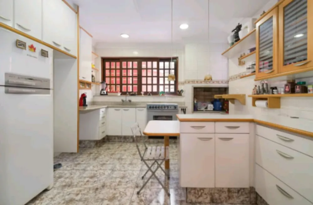 Casa, 3 quartos, 240 m² - Foto 2