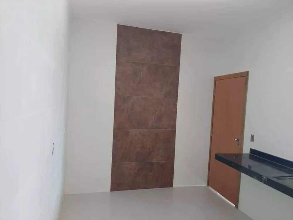 Casa à venda com 2 quartos, 100m² - Foto 2