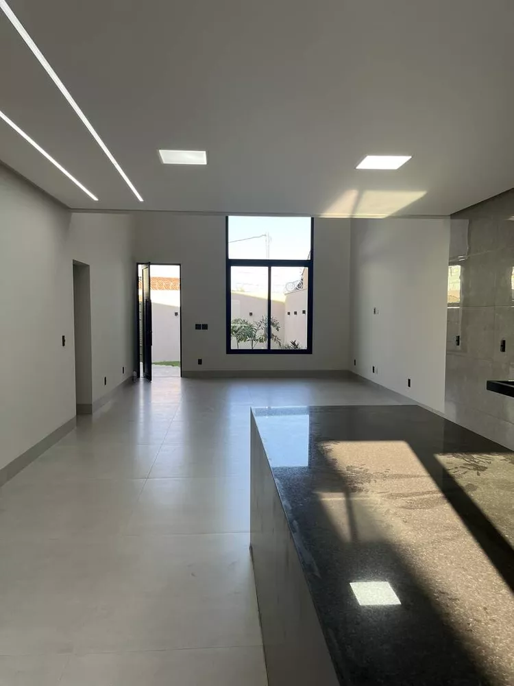 Casa à venda com 3 quartos, 200m² - Foto 3