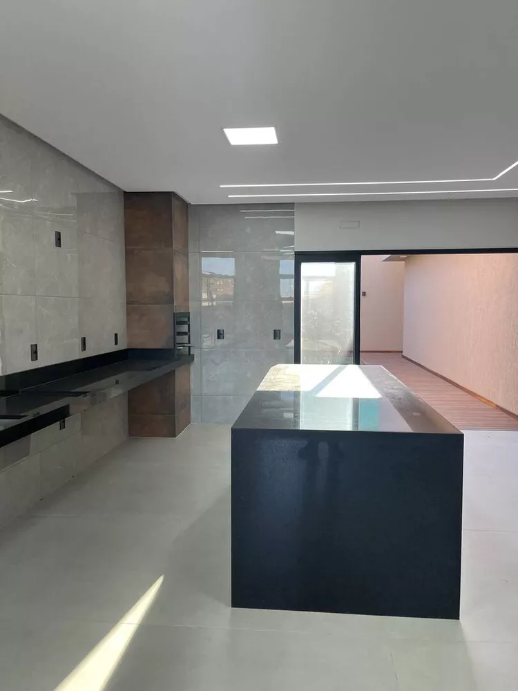 Casa à venda com 3 quartos, 200m² - Foto 4