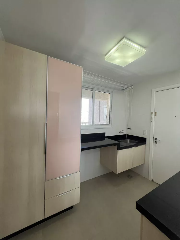 Apartamento à venda com 3 quartos, 207m² - Foto 2