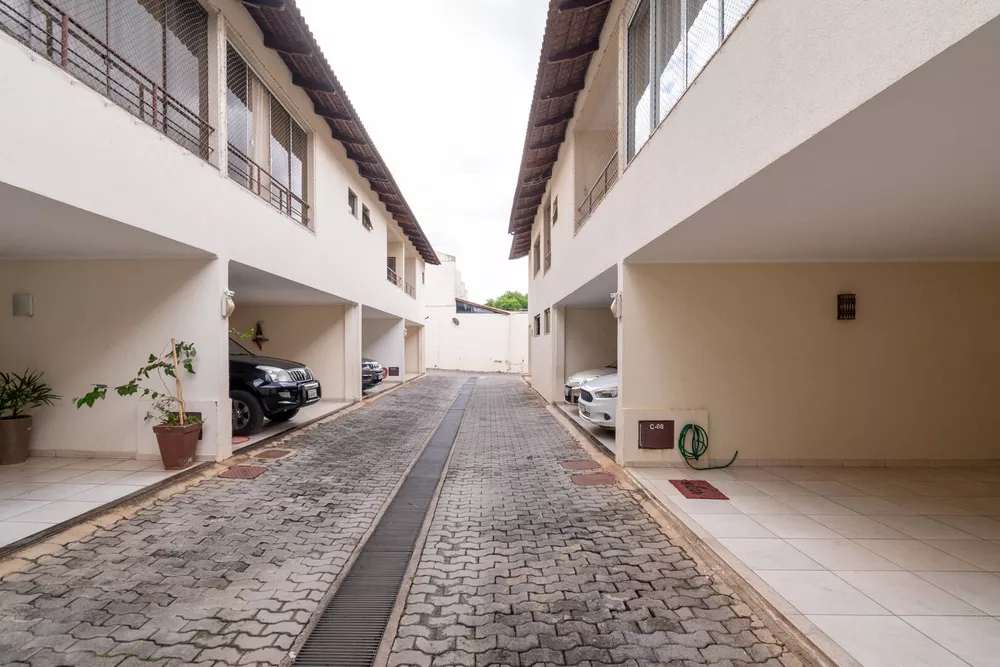 Casa à venda com 4 quartos, 197m² - Foto 1