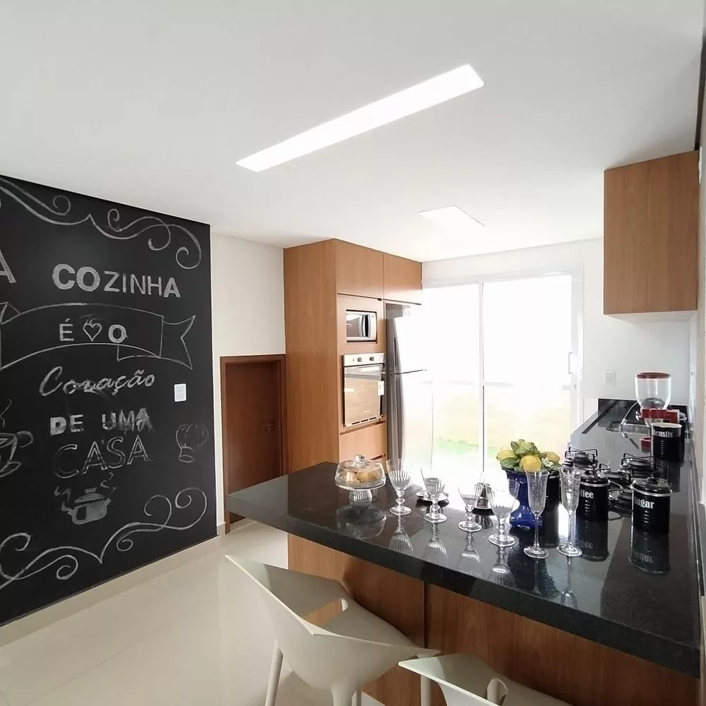 Casa à venda com 3 quartos, 107m² - Foto 4