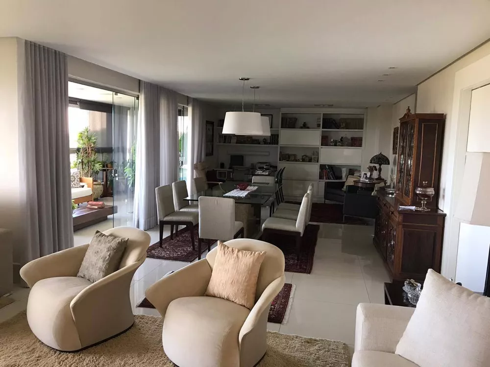 Apartamento à venda com 4 quartos, 208m² - Foto 1