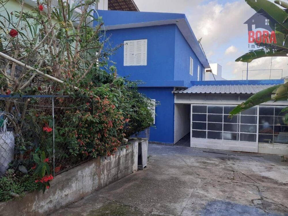 Sobrado à venda com 5 quartos, 242m² - Foto 1