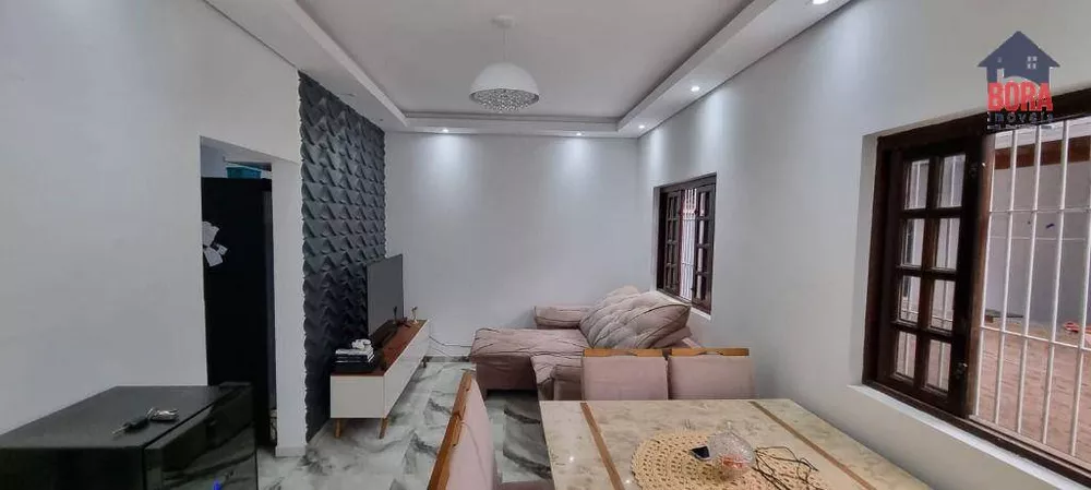 Casa à venda com 4 quartos, 210m² - Foto 4