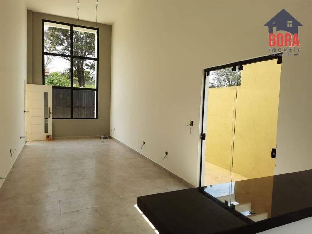 Casa à venda com 3 quartos, 120m² - Foto 1