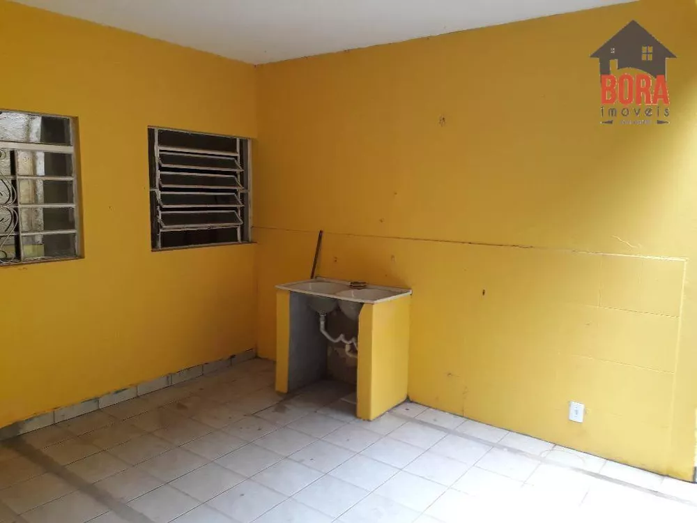 Casa à venda com 3 quartos, 100m² - Foto 4