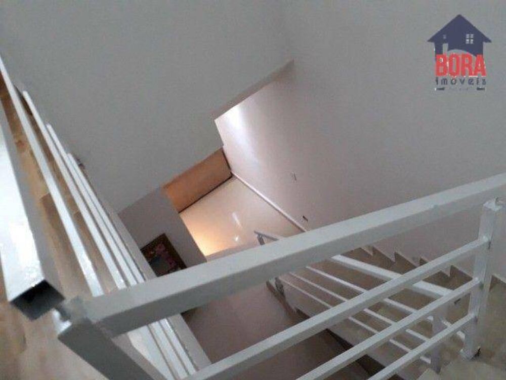Casa à venda com 3 quartos, 138m² - Foto 1