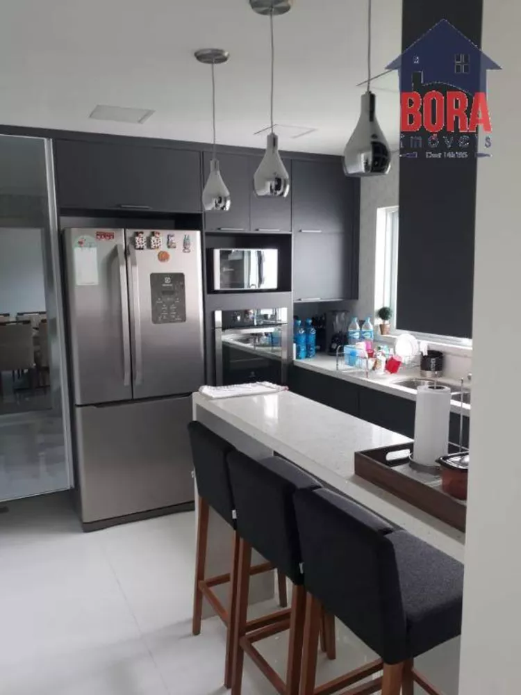 Sobrado à venda com 3 quartos, 260m² - Foto 1