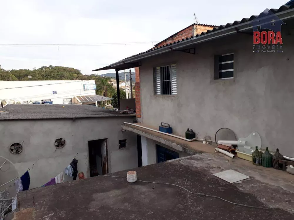 Casa à venda com 2 quartos, 150m² - Foto 1