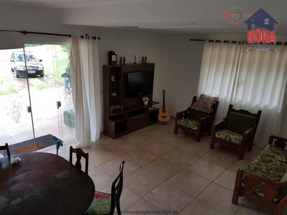Casa à venda com 4 quartos, 230m² - Foto 2