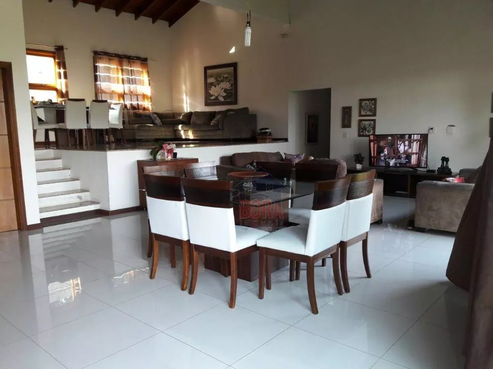 Casa à venda com 4 quartos, 350m² - Foto 1