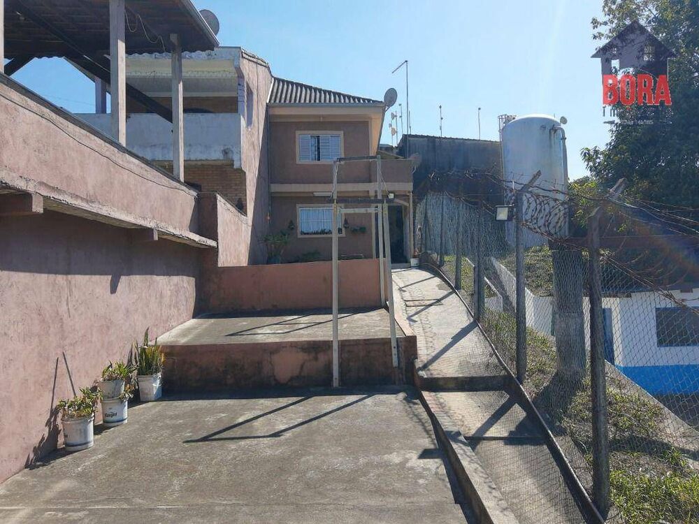 Sobrado à venda com 2 quartos, 100m² - Foto 1