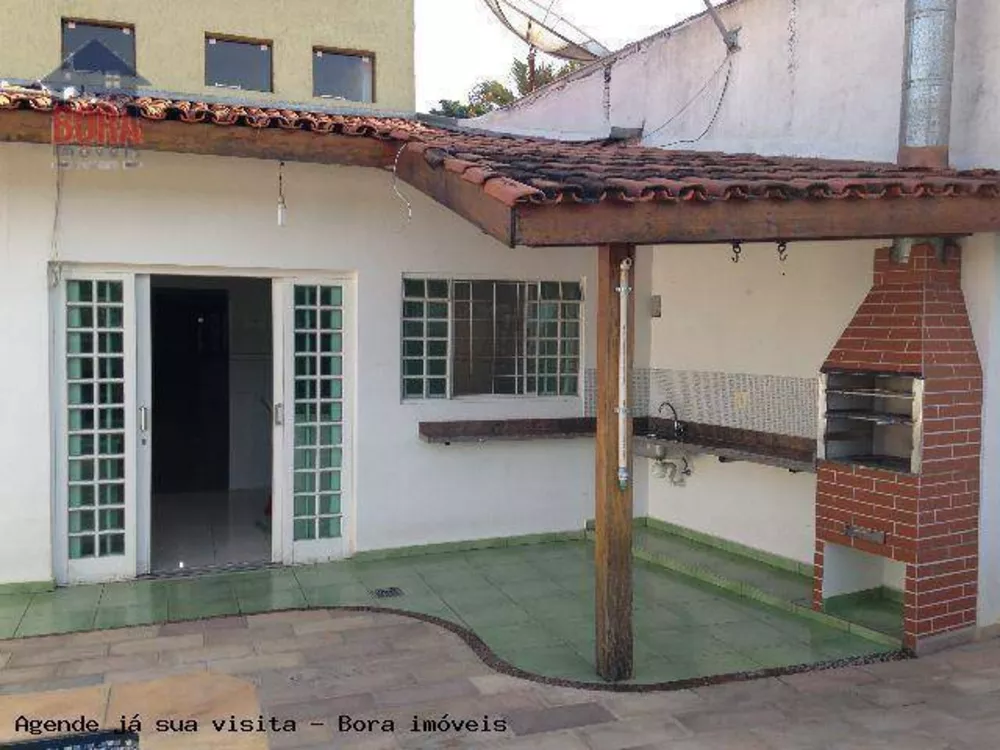 Casa à venda com 3 quartos, 240m² - Foto 4