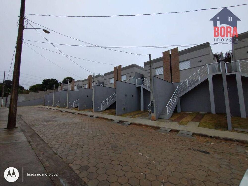 Casa à venda com 2 quartos, 61m² - Foto 2