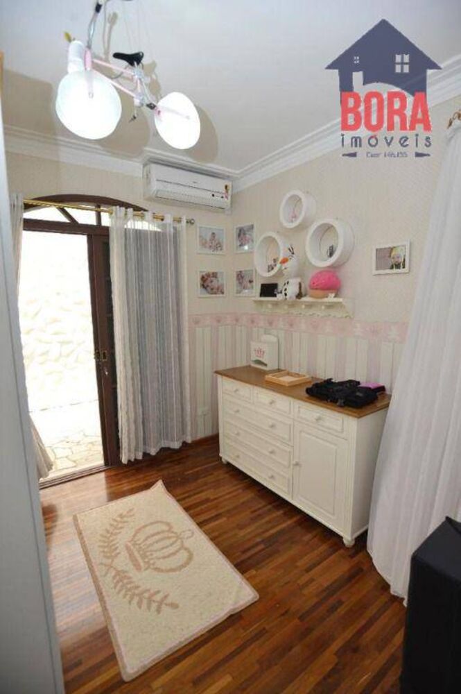 Casa à venda com 4 quartos, 800m² - Foto 4