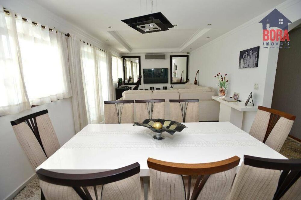 Casa à venda com 4 quartos, 800m² - Foto 2
