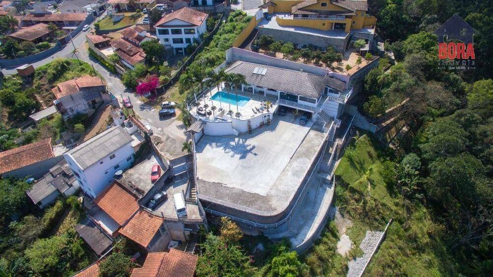 Casa à venda com 4 quartos, 800m² - Foto 1