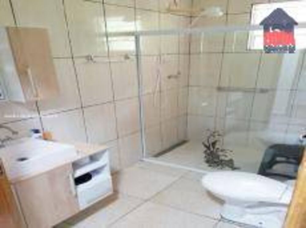 Casa de Condomínio à venda com 4 quartos, 230m² - Foto 2