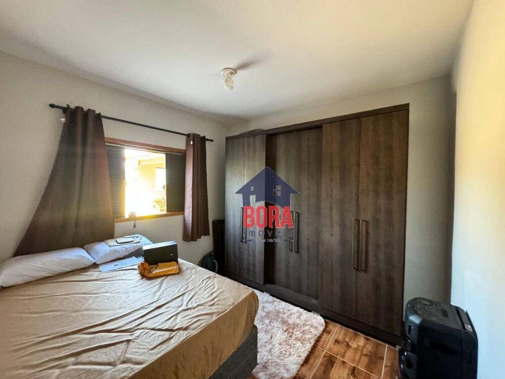 Casa à venda com 3 quartos, 100m² - Foto 1