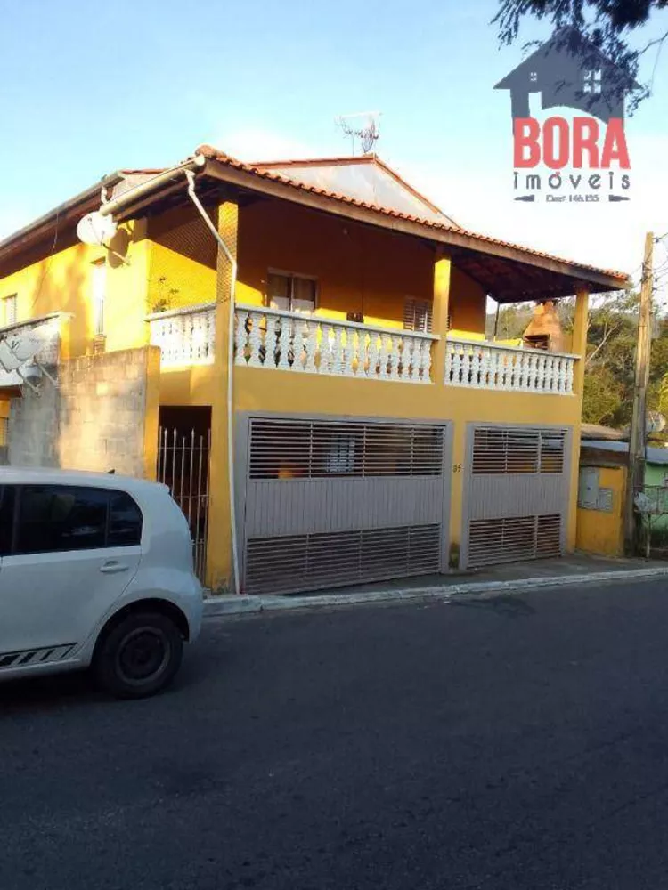 Casa à venda com 8 quartos, 300m² - Foto 2