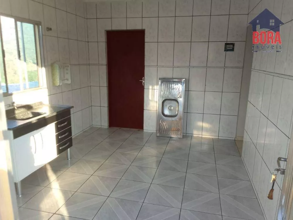 Casa à venda com 8 quartos, 300m² - Foto 3