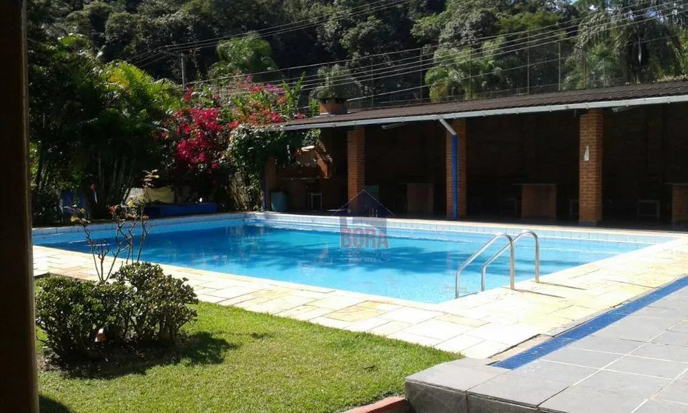 Chácara à venda com 4 quartos, 540m² - Foto 1