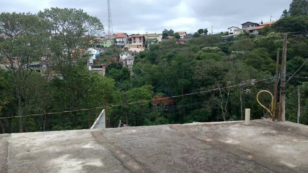 Casa de Condomínio à venda com 3 quartos, 226m² - Foto 2