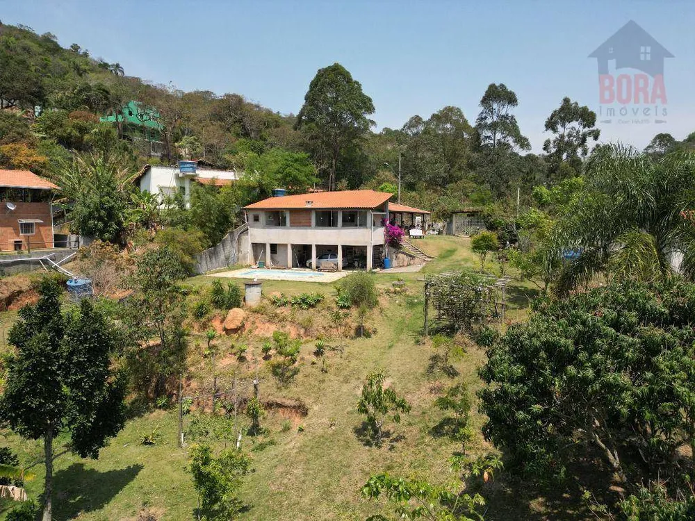 Chácara, 3 quartos, 1650 m² - Foto 1
