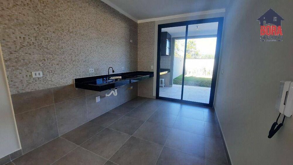 Casa à venda com 3 quartos, 136m² - Foto 2