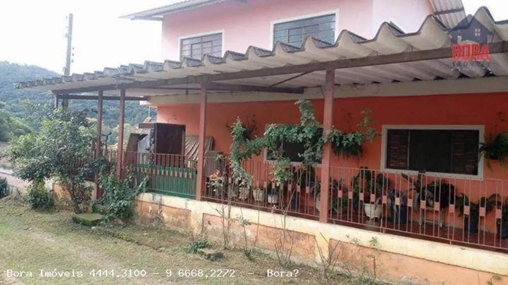 Chácara à venda com 4 quartos, 250m² - Foto 1