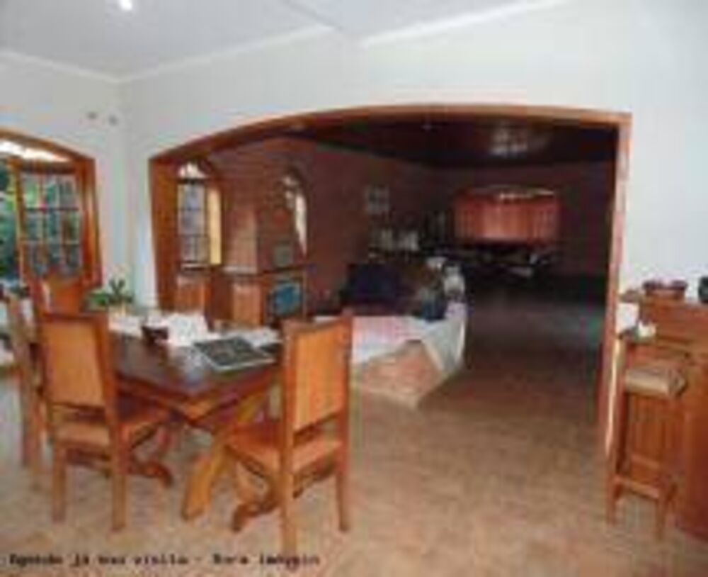 Casa à venda com 3 quartos, 370m² - Foto 2