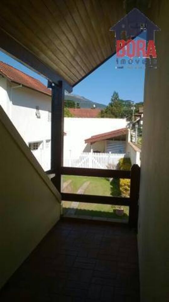 Casa à venda com 3 quartos, 170m² - Foto 2