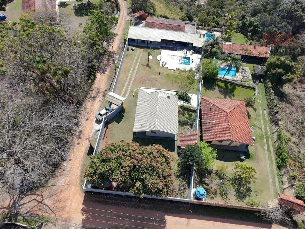 Chácara, 4 quartos, 1400 m² - Foto 1