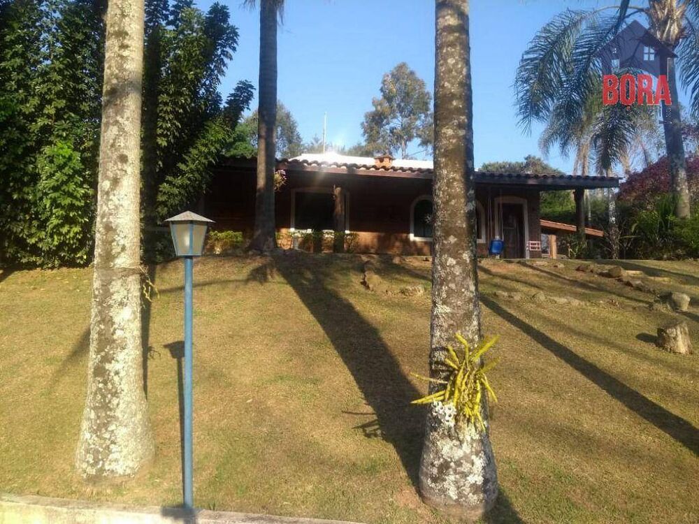 Chácara, 3 quartos, 2272 m² - Foto 1