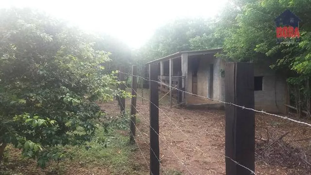 Chácara à venda com 2 quartos, 300m² - Foto 2