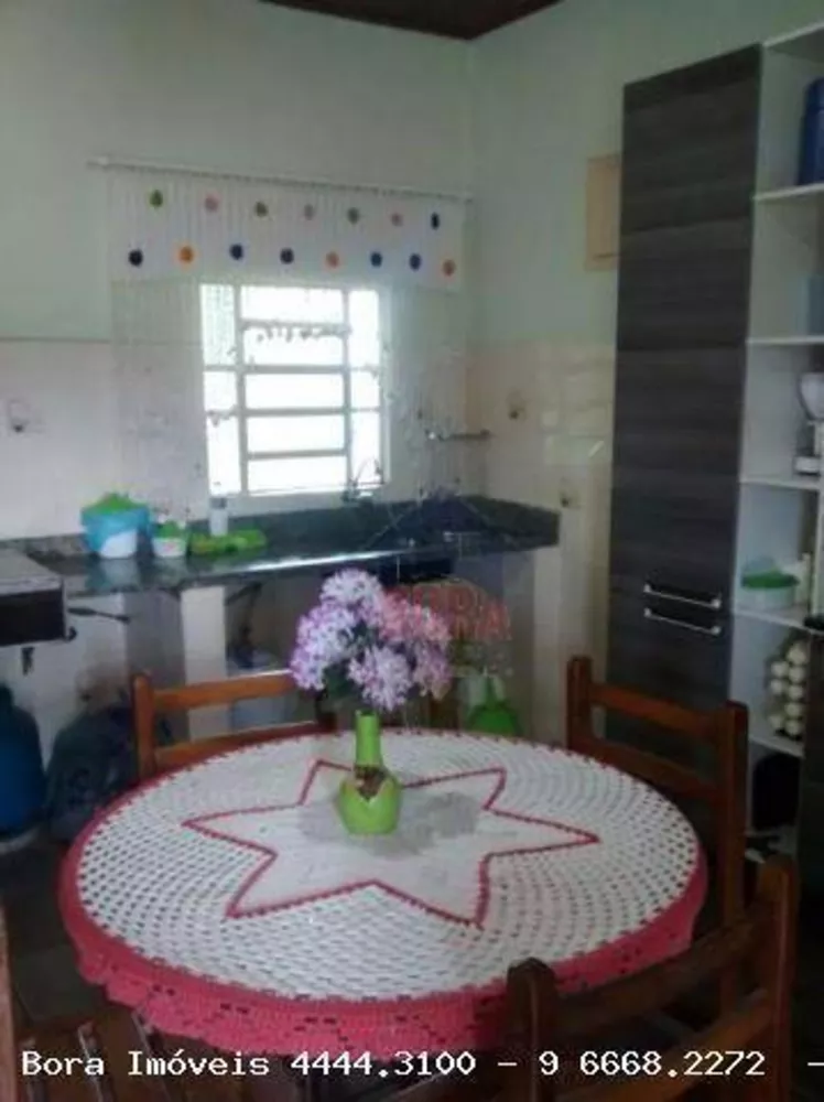 Chácara à venda com 2 quartos, 200m² - Foto 2