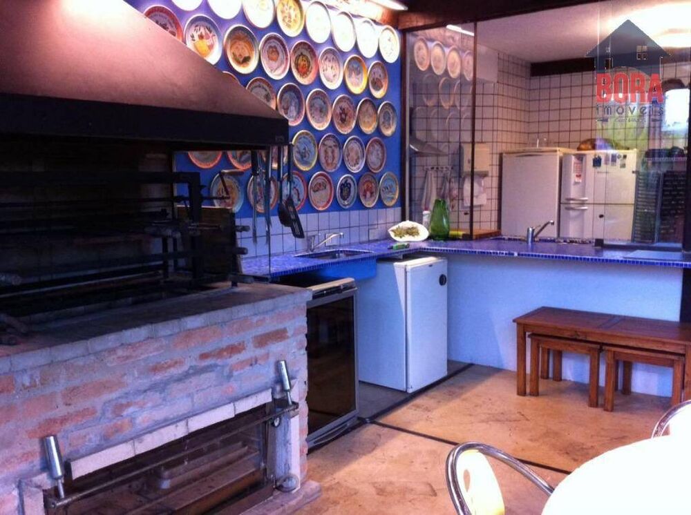 Casa de Condomínio à venda com 8 quartos, 364m² - Foto 3
