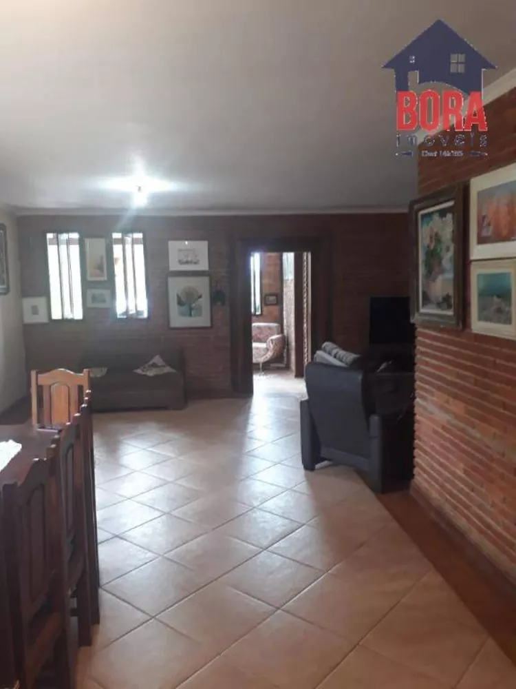 Chácara à venda com 3 quartos, 200m² - Foto 2