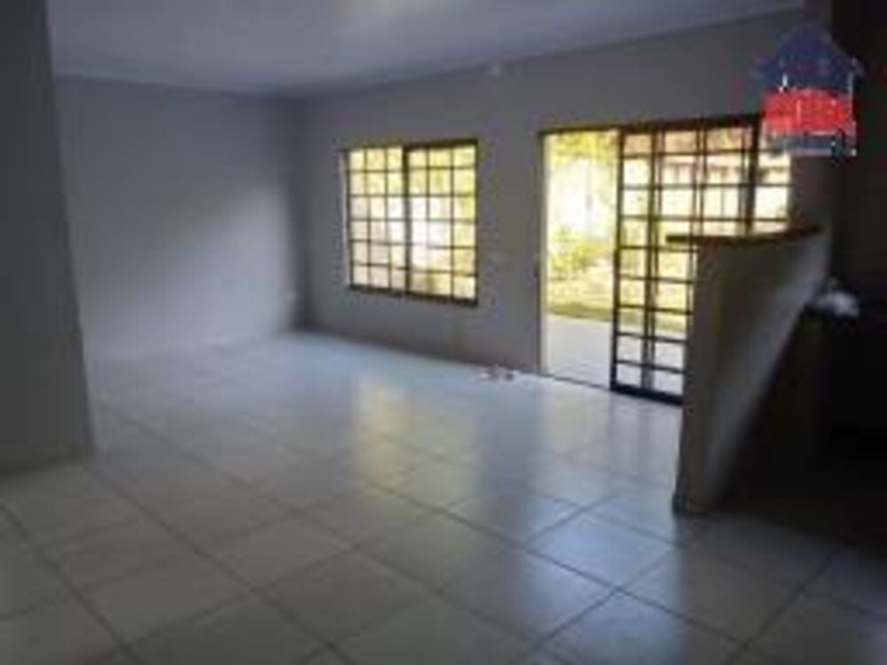 Casa à venda com 2 quartos, 80m² - Foto 2