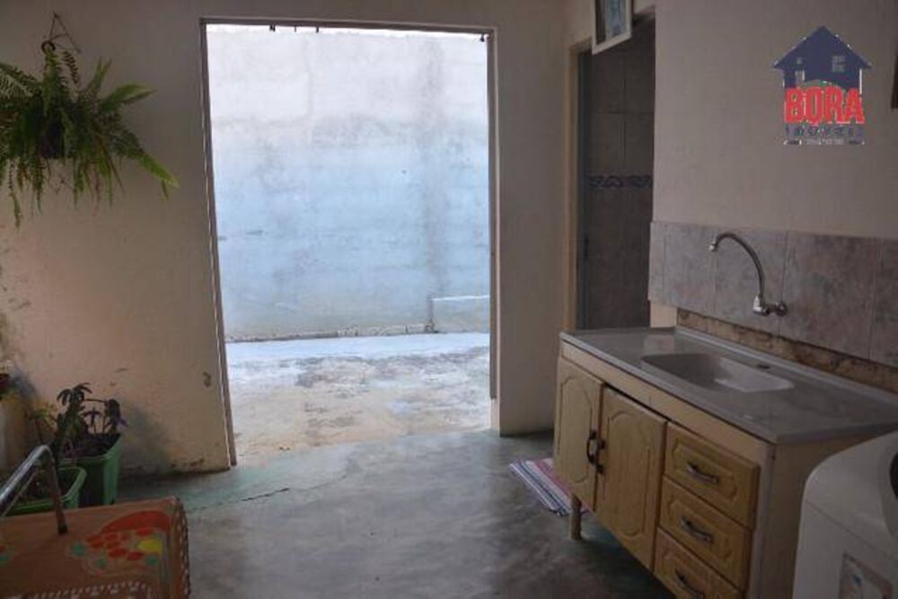 Casa à venda com 2 quartos, 80m² - Foto 4
